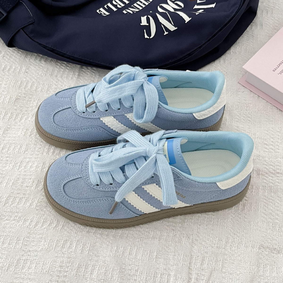 Vintage-style sneakers for wom - Guipure Lace Panel บทวิจารณ์และราคา