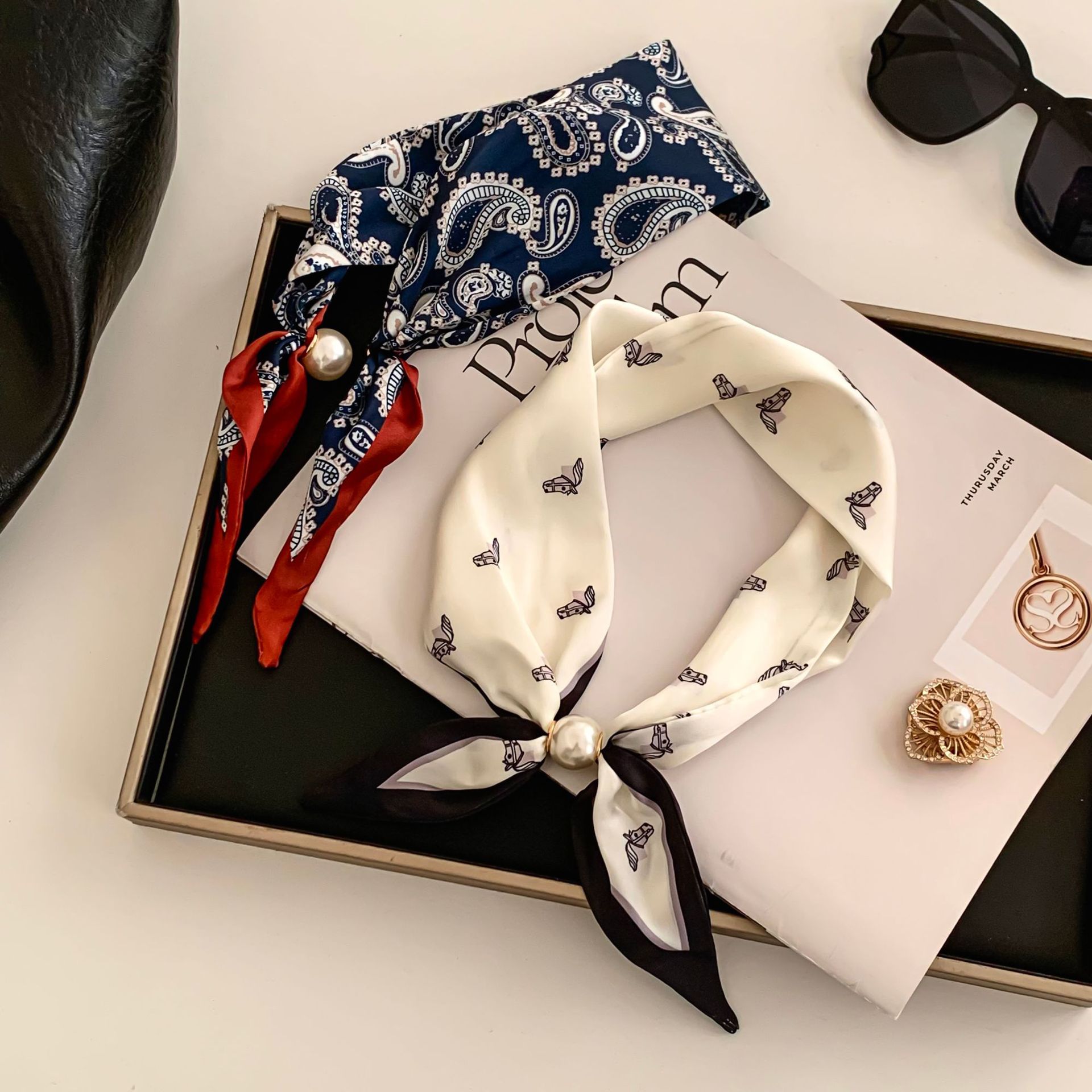 Cashew Flower Silk Scarf Effor - Pearl Trim Chain บทวิจารณ์และราคา