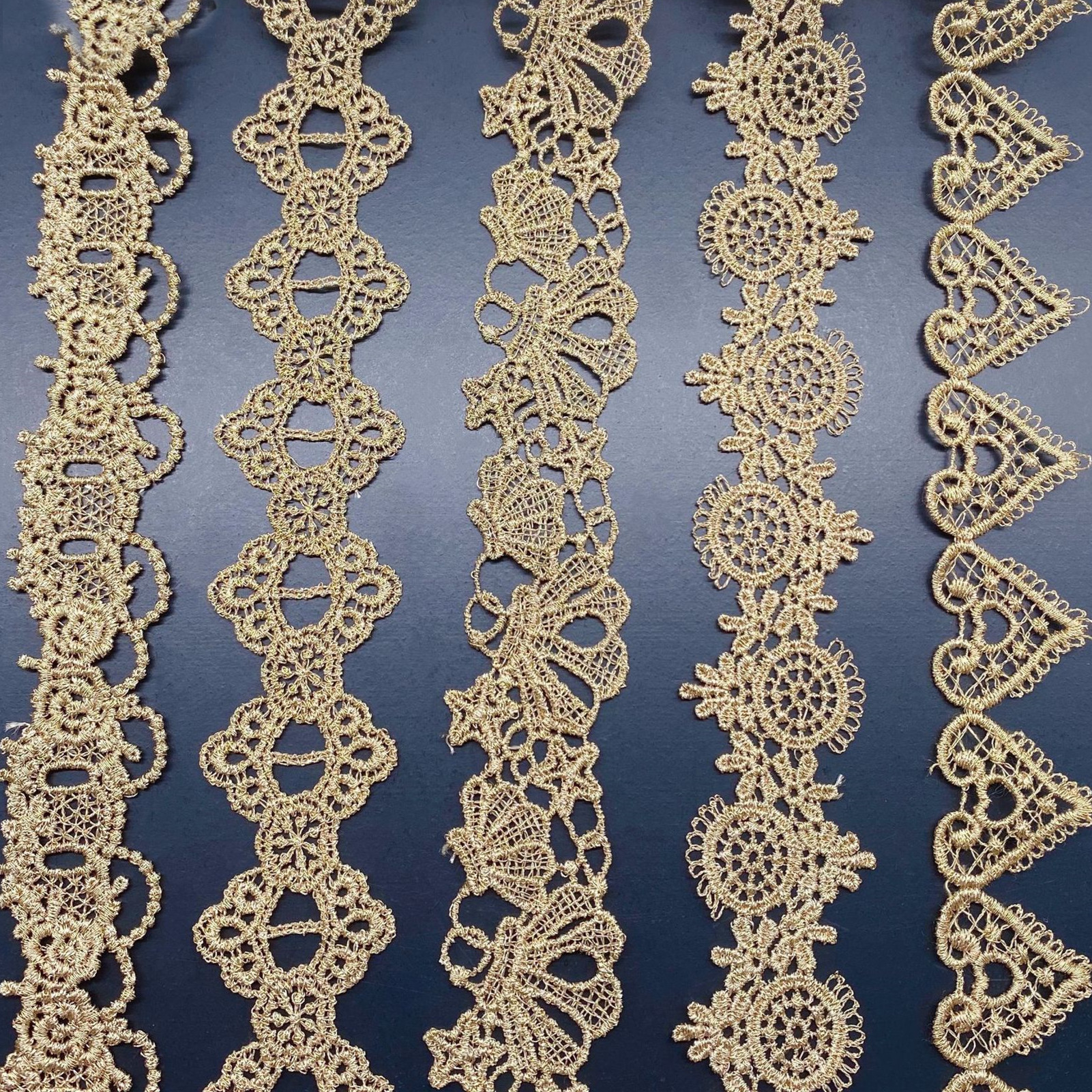 2yards Golden Embroidered Love - Lace Ribbon Trim บทวิจารณ์และราคา