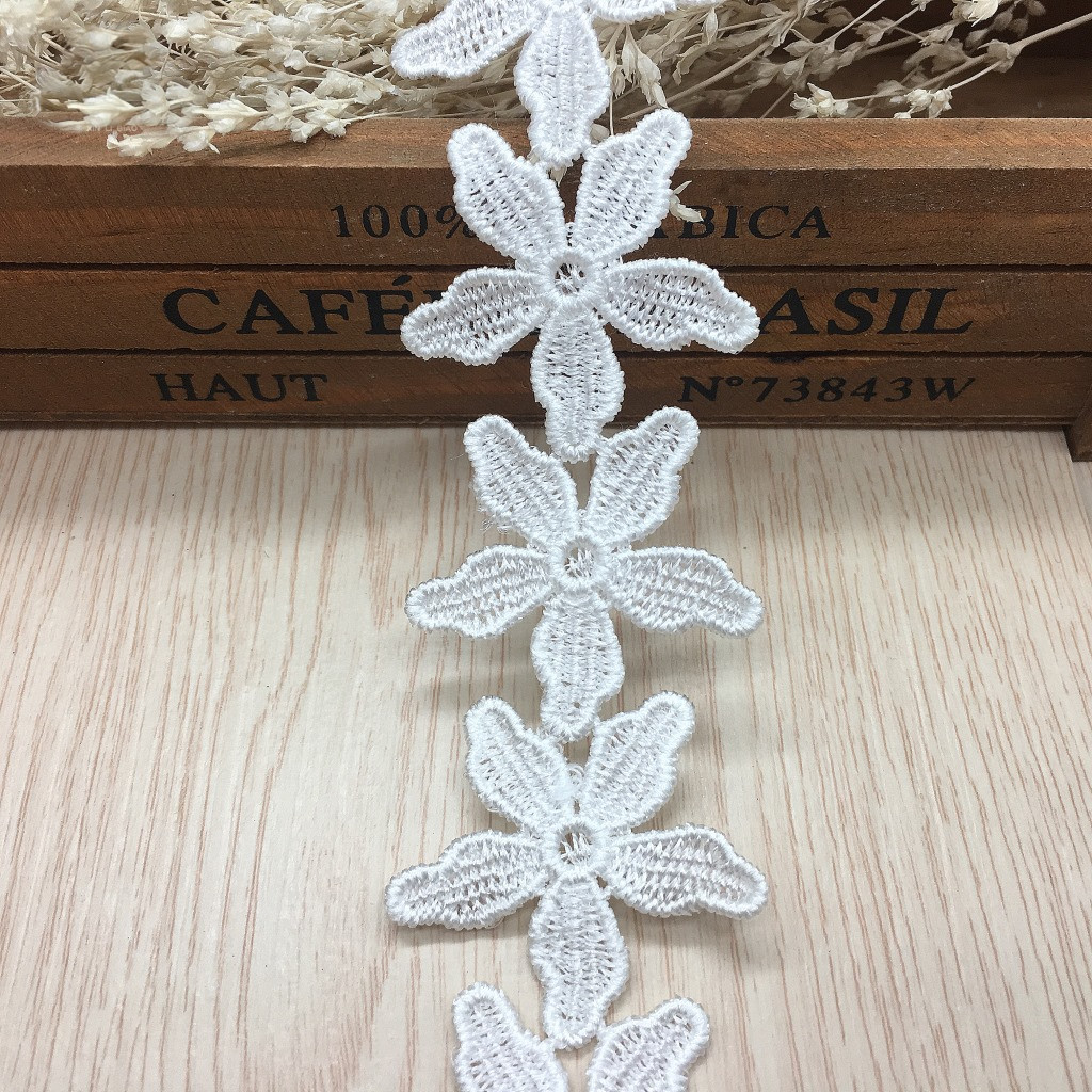Embroidered Five-leaf Flower O - Lace Ribbon Trim บทวิจารณ์และราคา