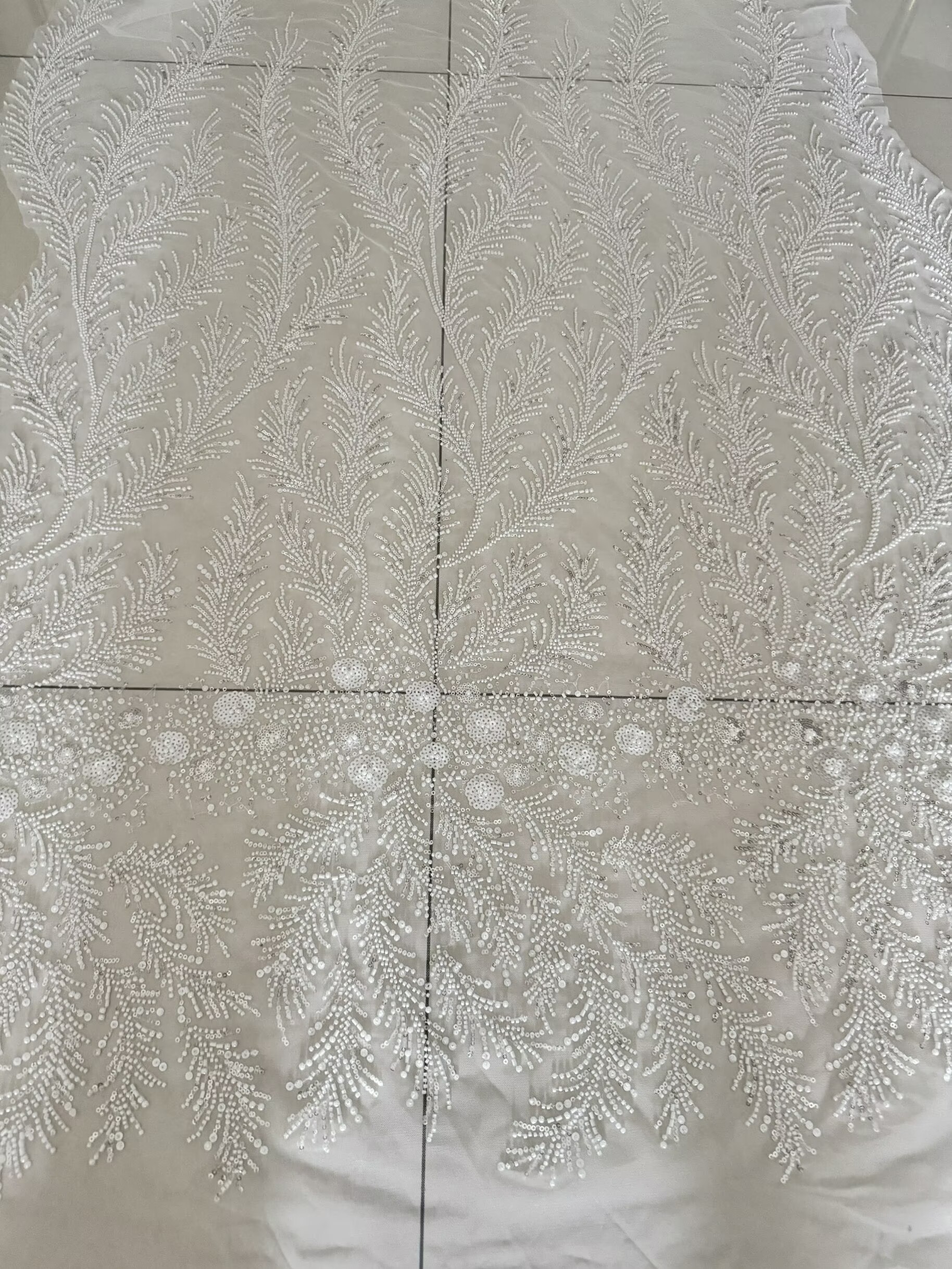 White Beaded Pearl Crystal Seq - Crystal Mesh Fabric บทวิจารณ์และราคา