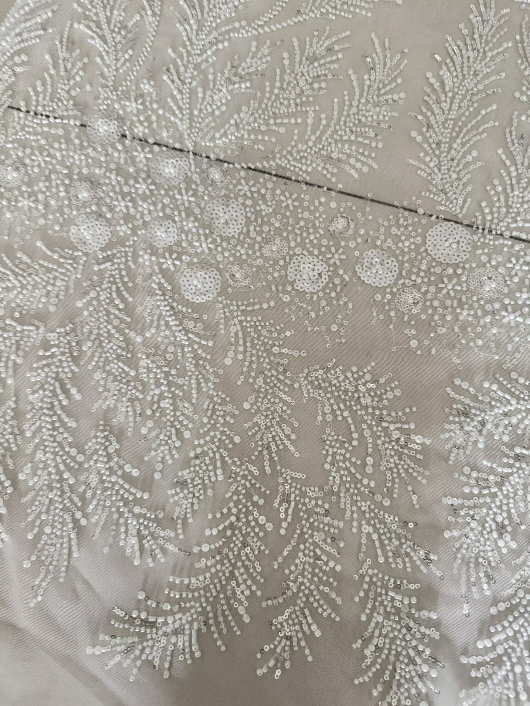 White Beaded Pearl Crystal Seq - Crystal Mesh Fabric บทวิจารณ์และราคา