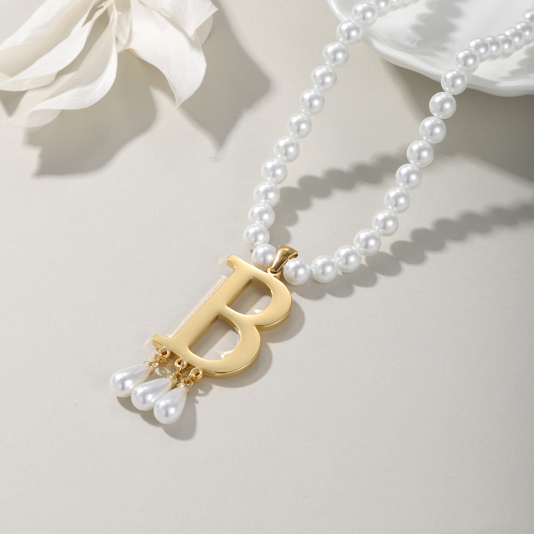 Customized Initial Pendant Lux - Pearl Trim Chain บทวิจารณ์และราคา
