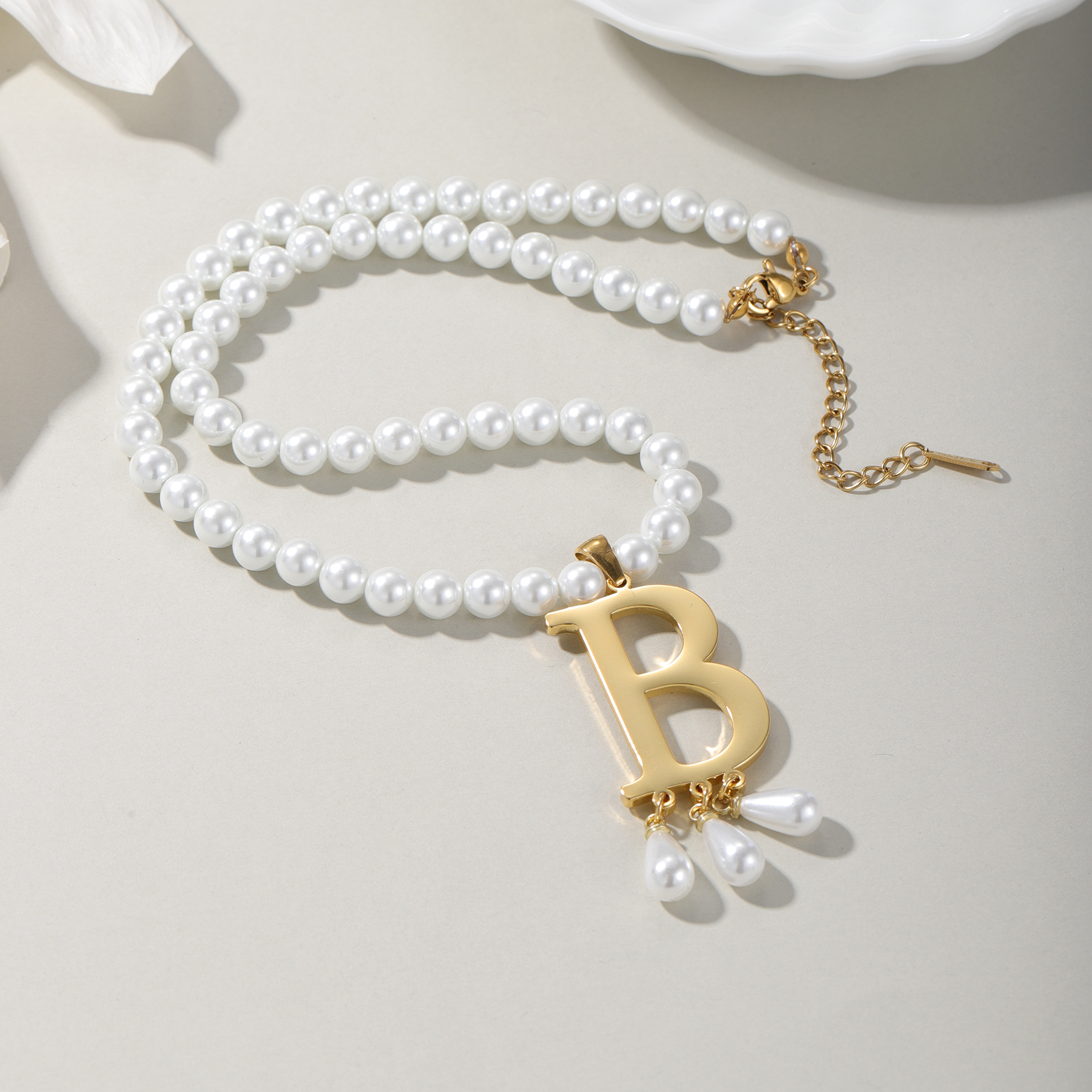 Customized Initial Pendant Lux - Pearl Trim Chain บทวิจารณ์และราคา