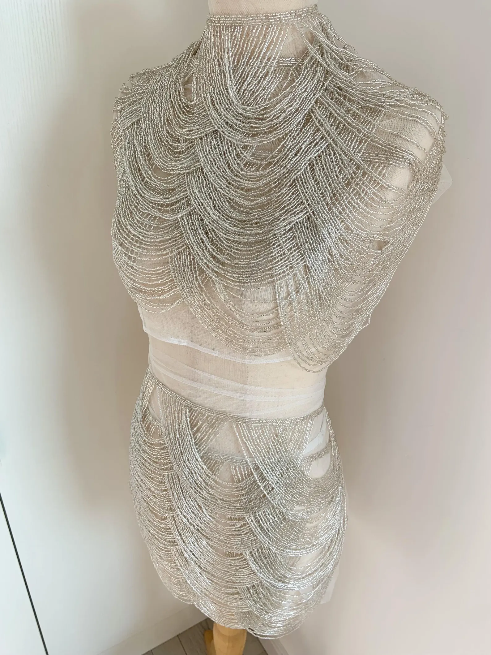 Silver Chains Cape Fabric, Bea - Beaded Trim Fringe บทวิจารณ์และราคา