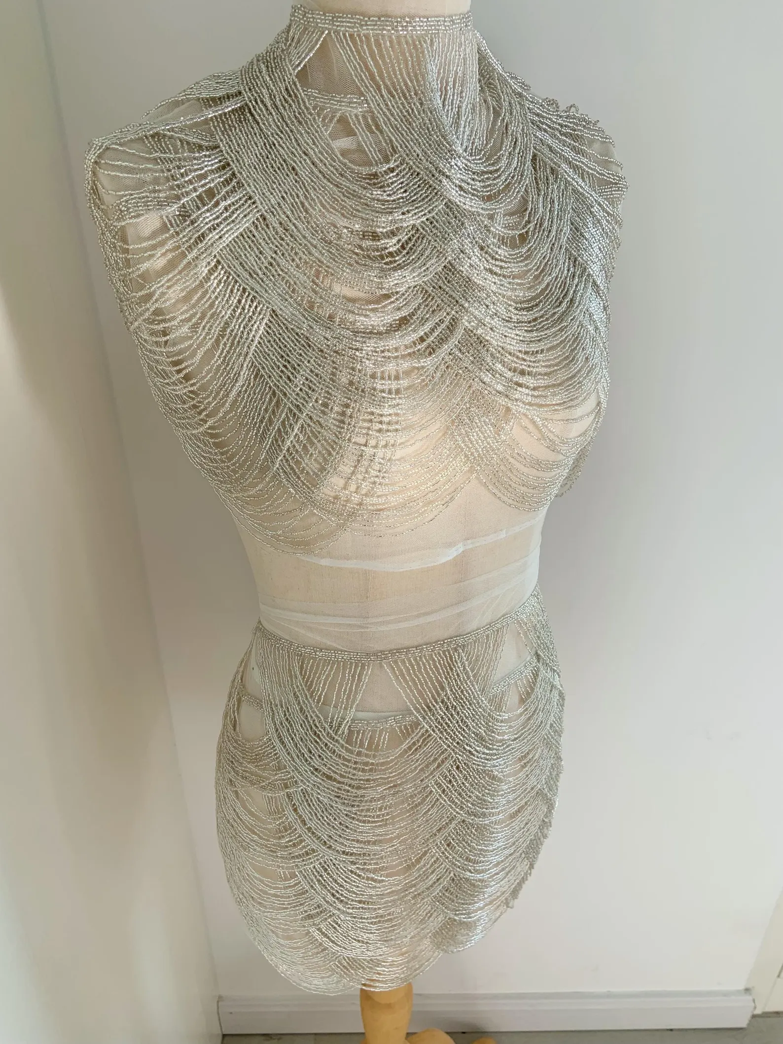 Silver Chains Cape Fabric, Bea - Beaded Trim Fringe บทวิจารณ์และราคา